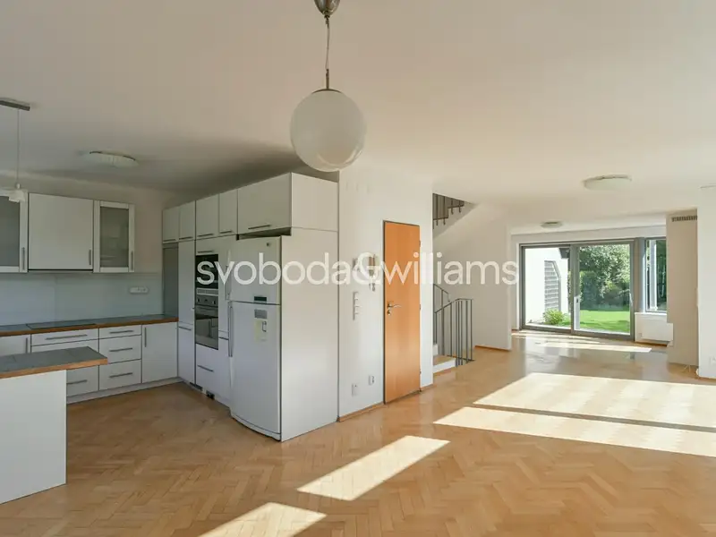 Pronájem rodinného domu 230 m², pozemek 578 m², Praha – náhled fotky 1