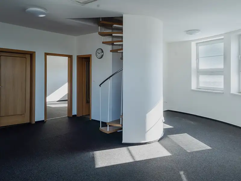 Pronájem kanceláře 98 m², Praha – náhled fotky 1