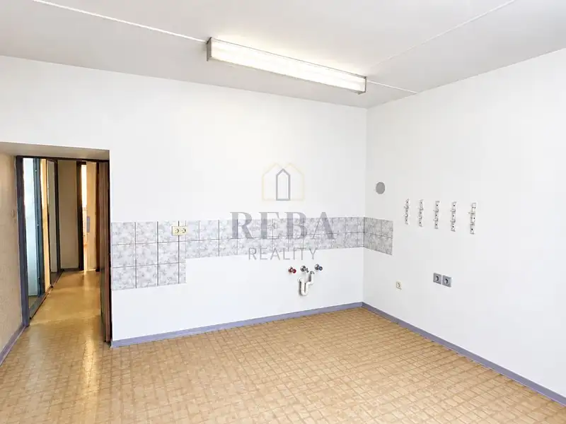 Prodej bytu 3+1 83 m², Karlovy Vary – náhled fotky 1