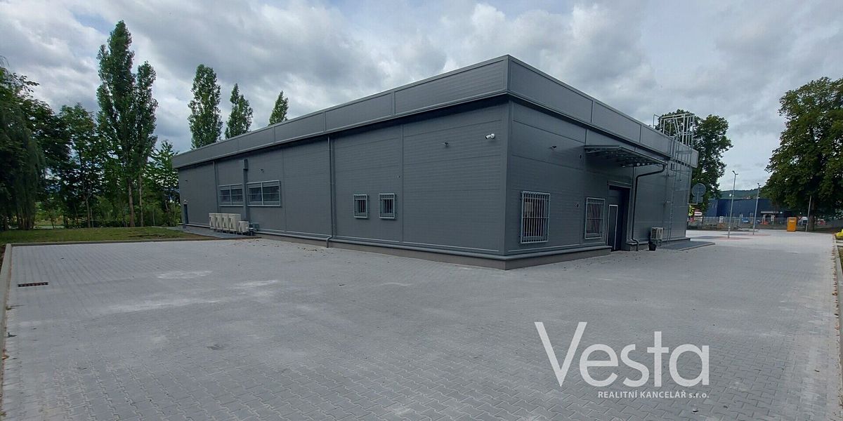 Pronájem obchodního prostoru 689 m² – fotografie 2