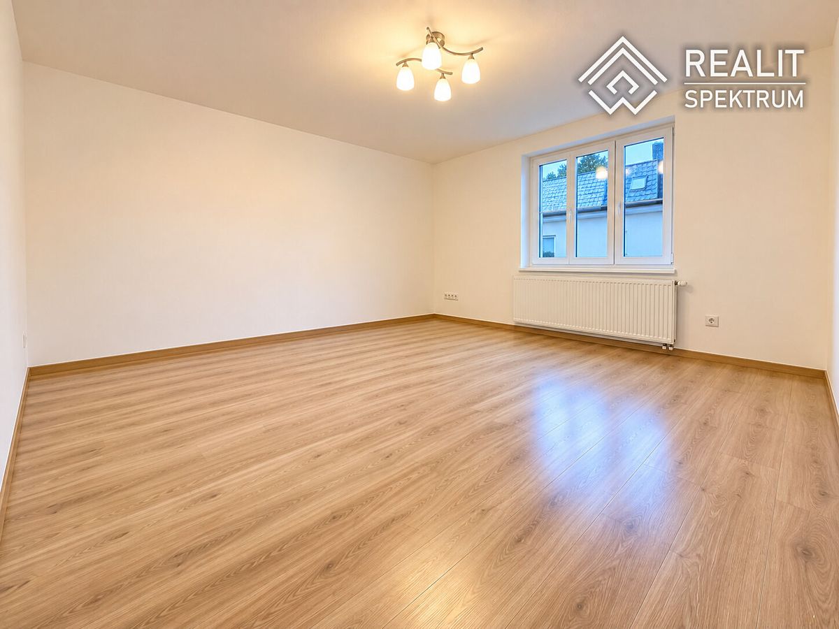 Pronájem bytu 2+kk 36 m² – fotografie 3