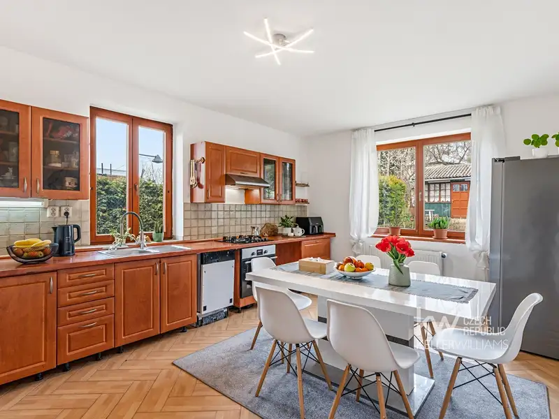 Prodej rodinného domu 121 m², pozemek 388 m², Hostivice – náhled fotky 1