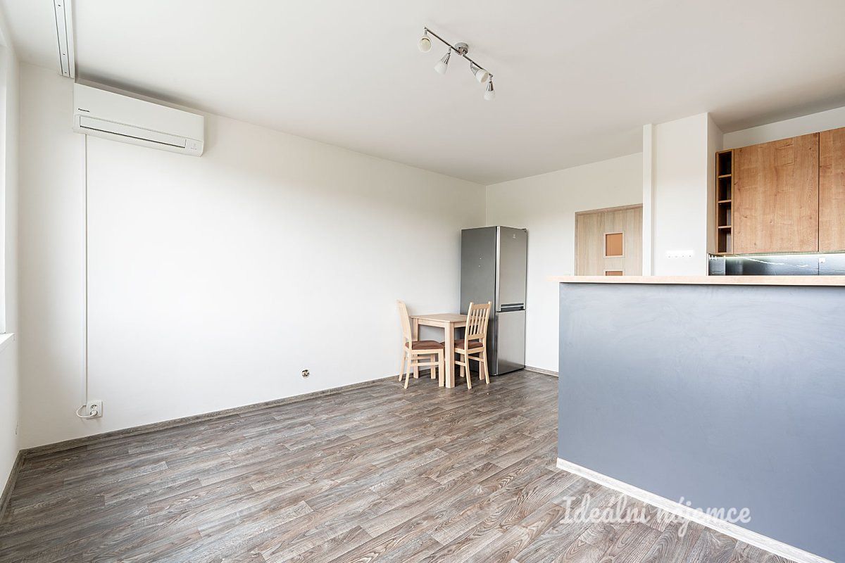 Pronájem bytu 2+kk 44 m² – fotografie 3