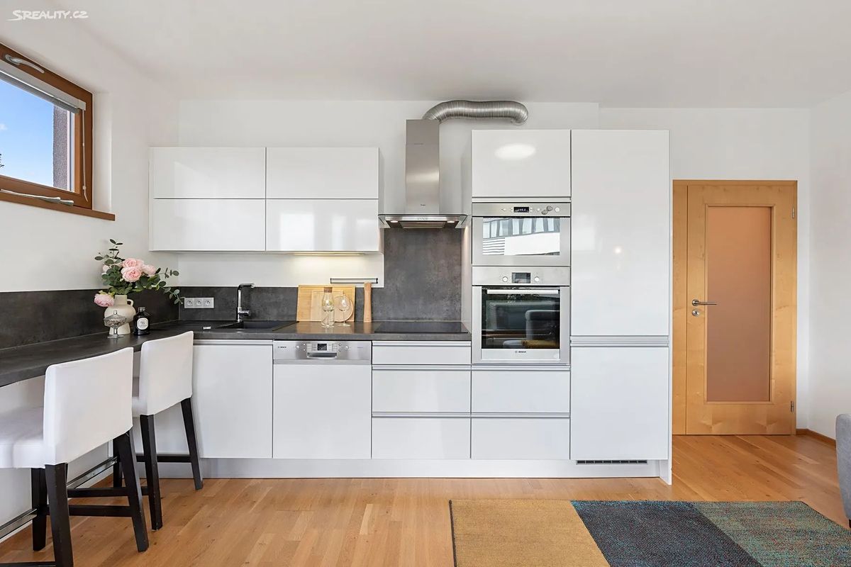 Pronájem bytu 2+kk 54 m² – fotografie 2