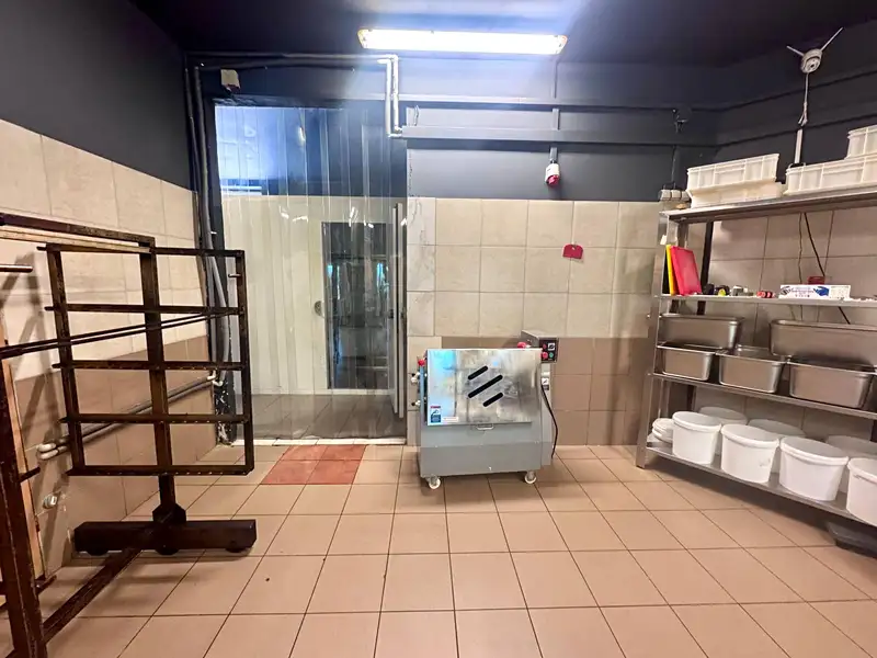 Pronájem výrobní haly, prostoru 150 m², Beroun – náhled fotky 1