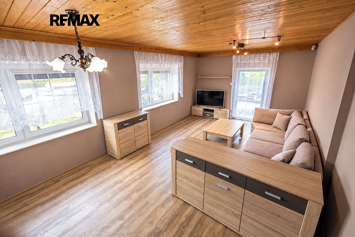 Prodej rodinného domu 290 m², pozemek 877 m² – fotografie 5