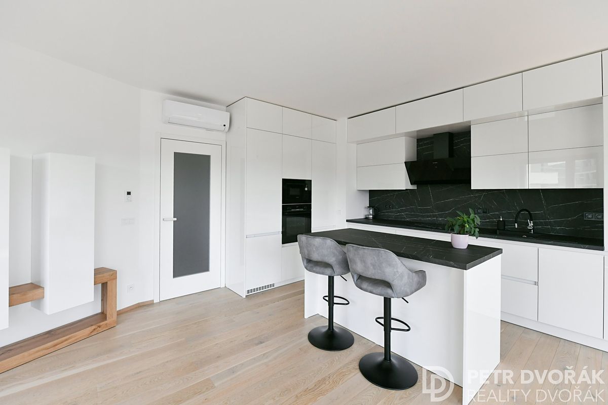 Pronájem bytu 2+kk 58 m² – fotografie 4