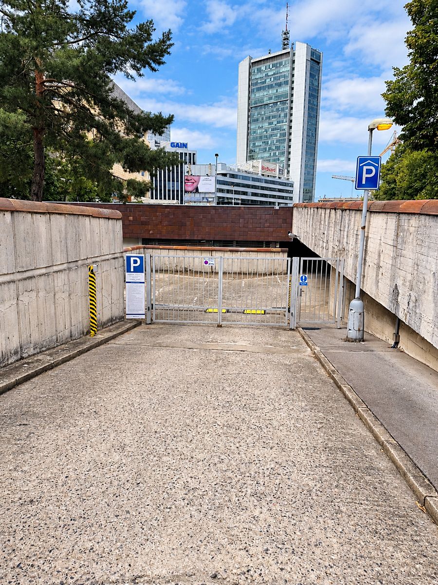 Pronájem garážového stání 14 m² – fotografie 2