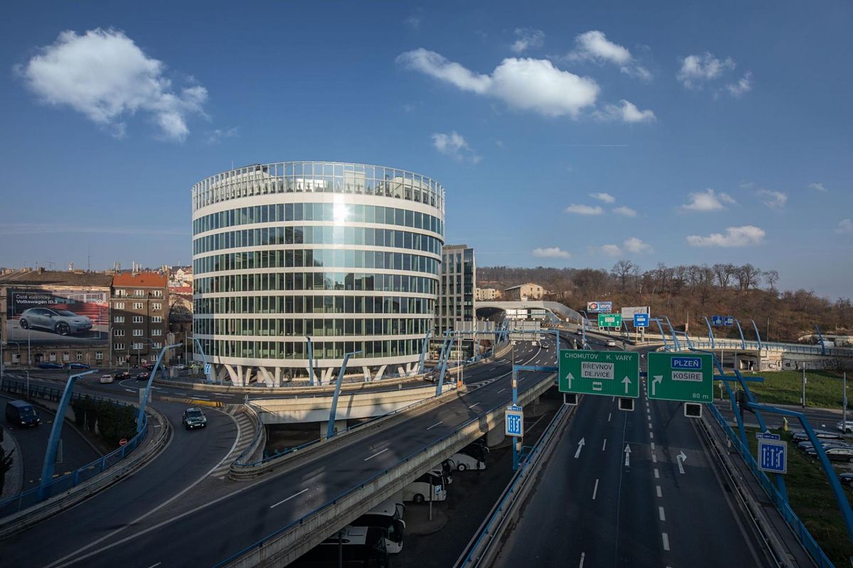 Pronájem kanceláře 387 m²