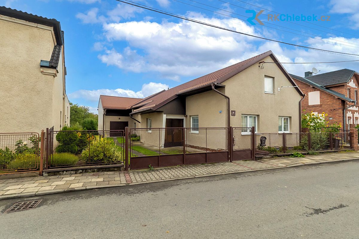 Prodej rodinného domu 150 m², pozemek 389 m² – fotografie 2