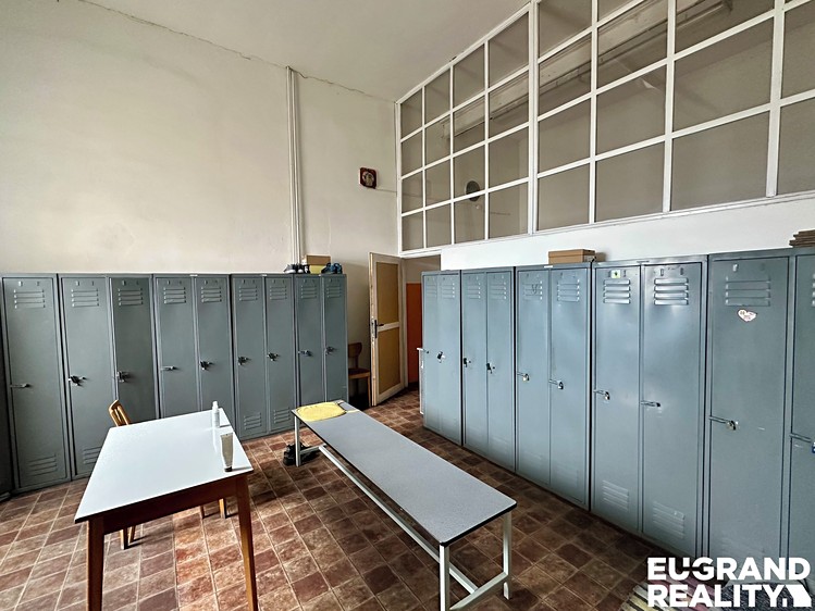 Комерційне приміщення на продаж, 2 400 м² (28 з 35)