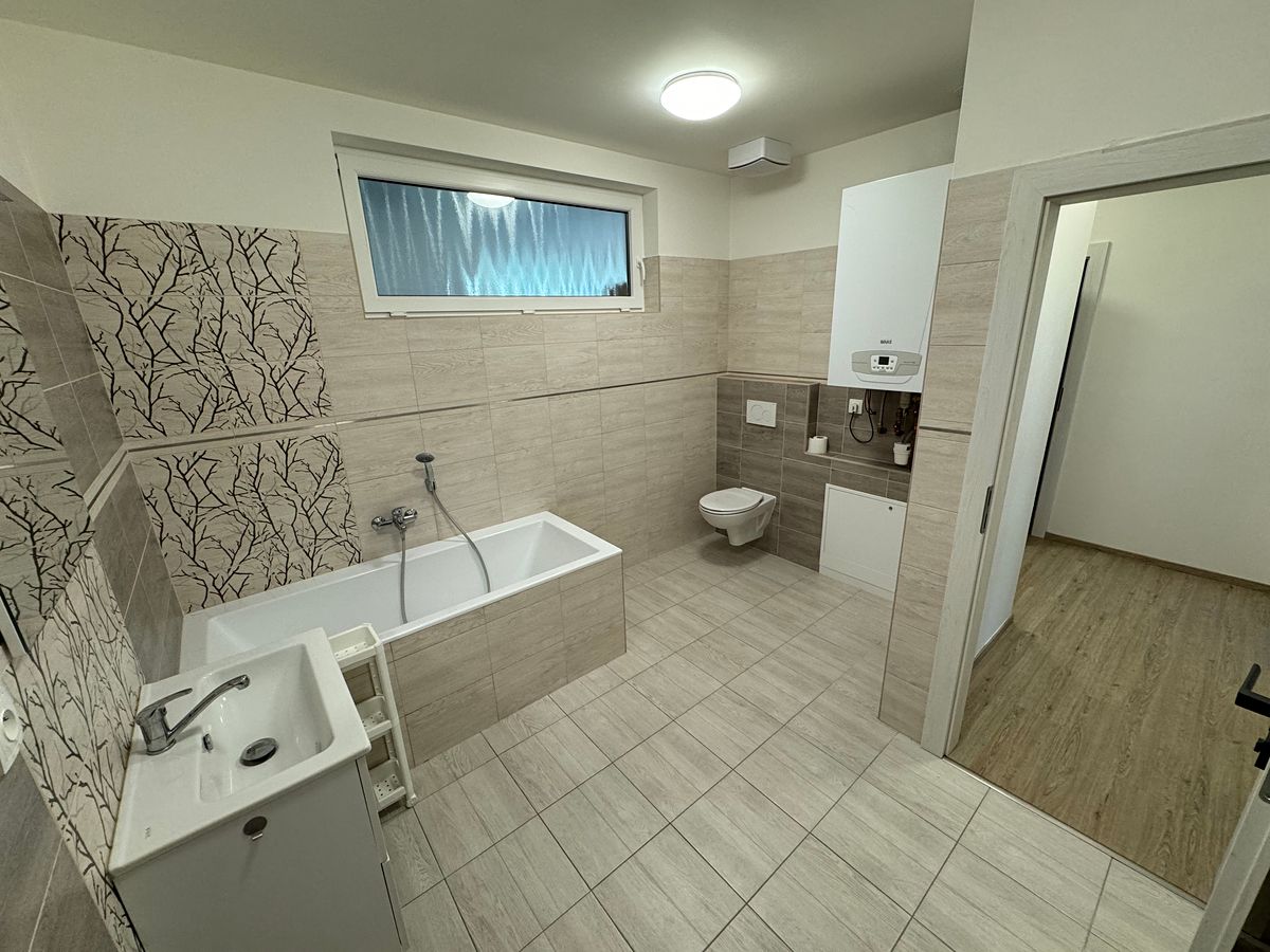 Pronájem bytu 2+kk 56 m² – fotografie 2