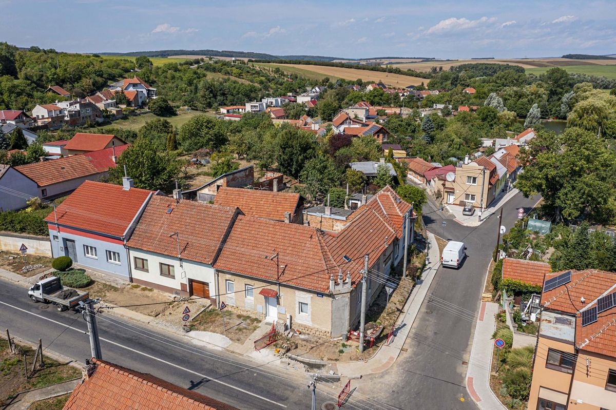 Prodej rodinného domu 220 m², pozemek 202 m² – fotografie 2