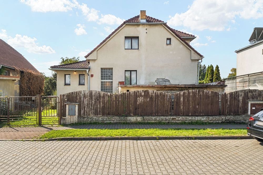 Prodej rodinného domu 196 m², pozemek 839 m² – fotografie 3