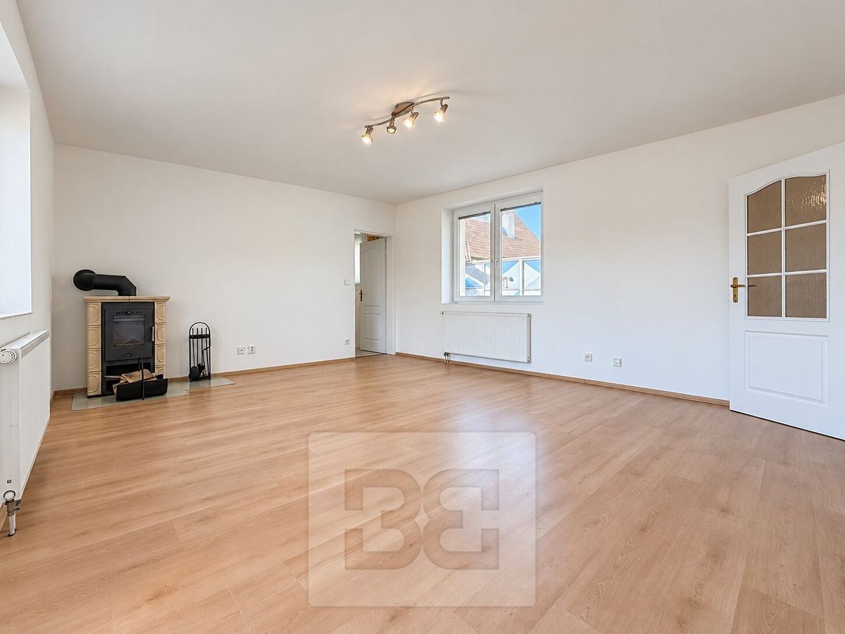 Pronájem rodinného domu 89 m², pozemek 212 m² – fotografie 3