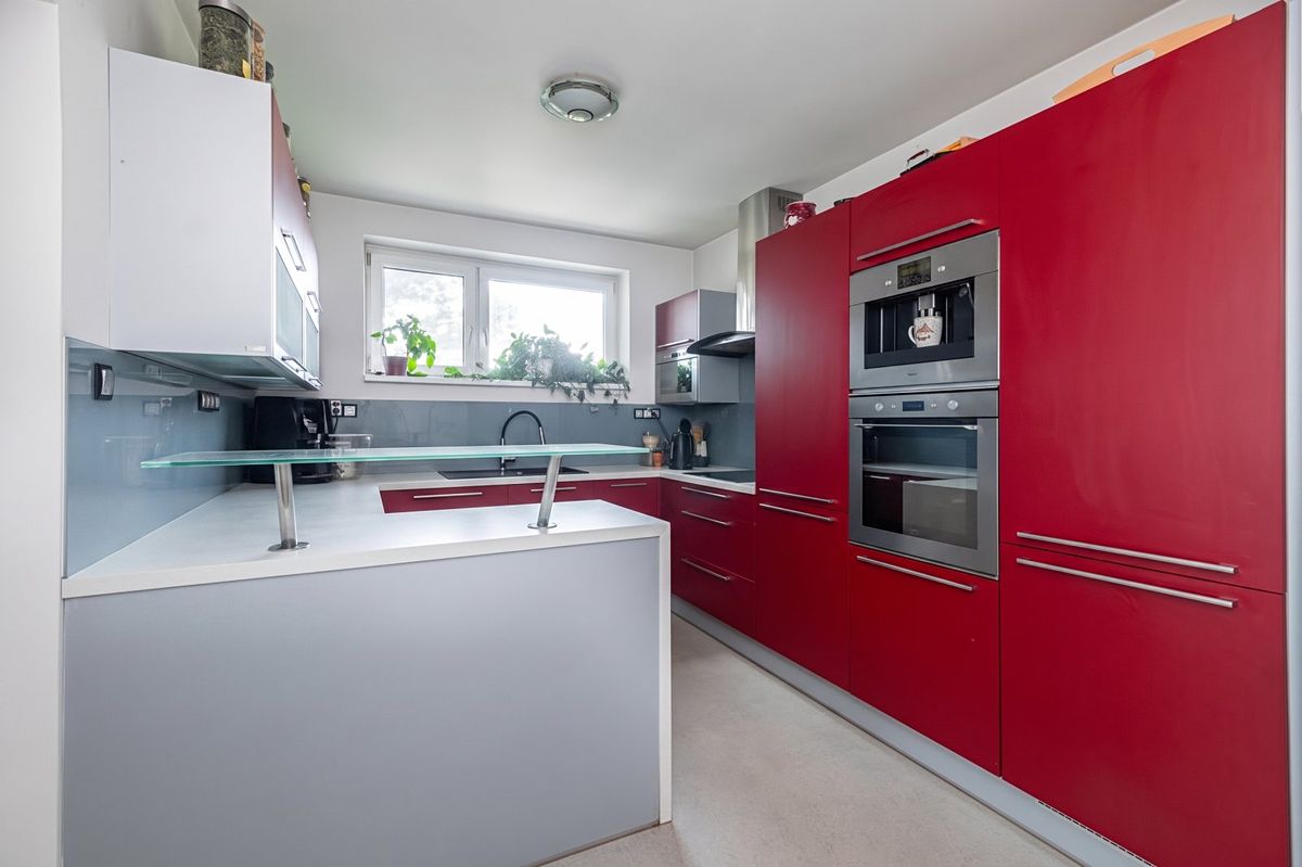 Prodej rodinného domu 320 m², pozemek 1755 m² – fotografie 4
