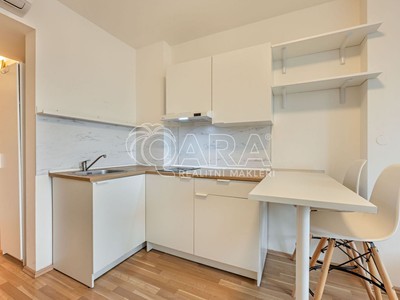 Prodej bytu 1+kk, 25 m² (3 z 17)