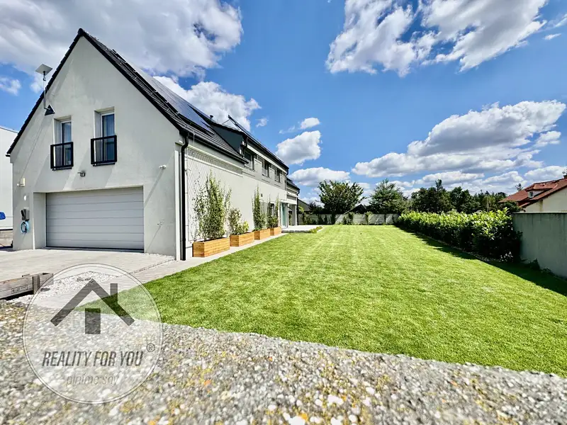 Prodej rodinného domu 240 m², pozemek 677 m², Bělá pod Bezdězem – náhled fotky 1