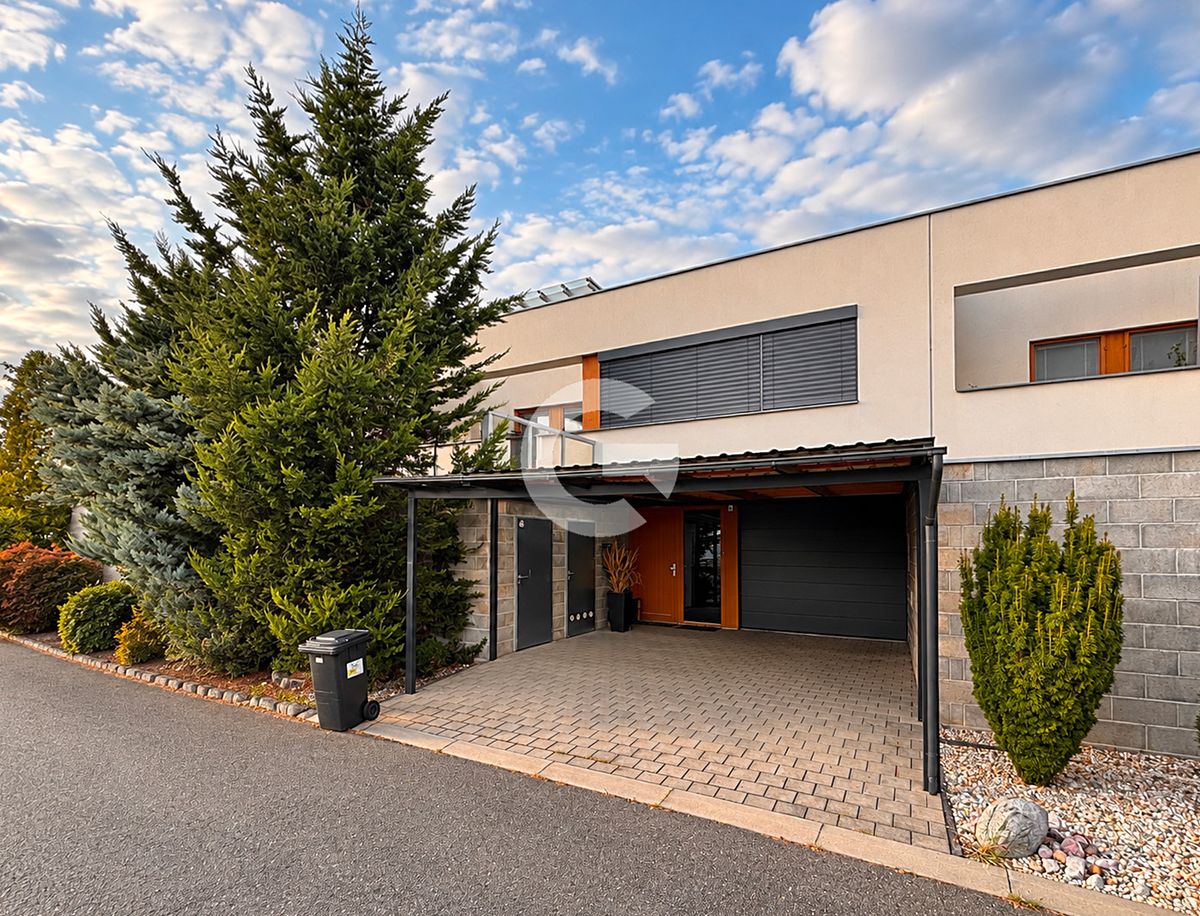 Pronájem rodinného domu 167 m², pozemek 55 m²