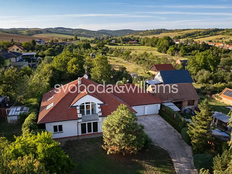 Prodej rodinného domu 380 m², pozemek 2567 m², Kudlovice – náhled fotky 2