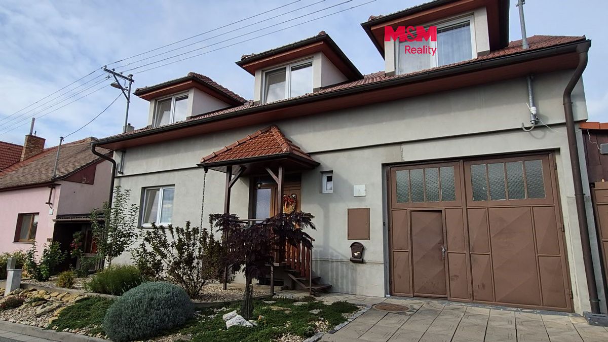 Prodej rodinného domu 235 m², pozemek 813 m²