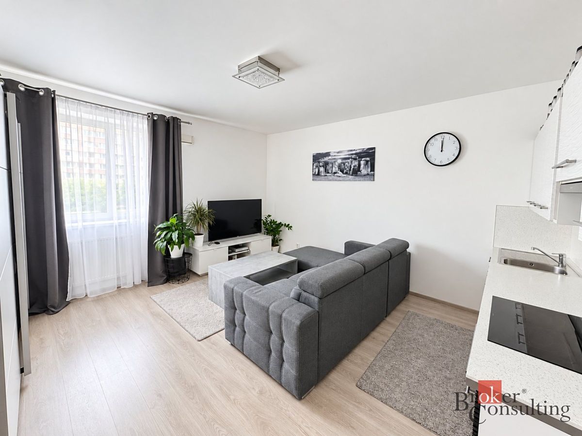 Pronájem bytu 2+kk 52 m² – fotografie 3