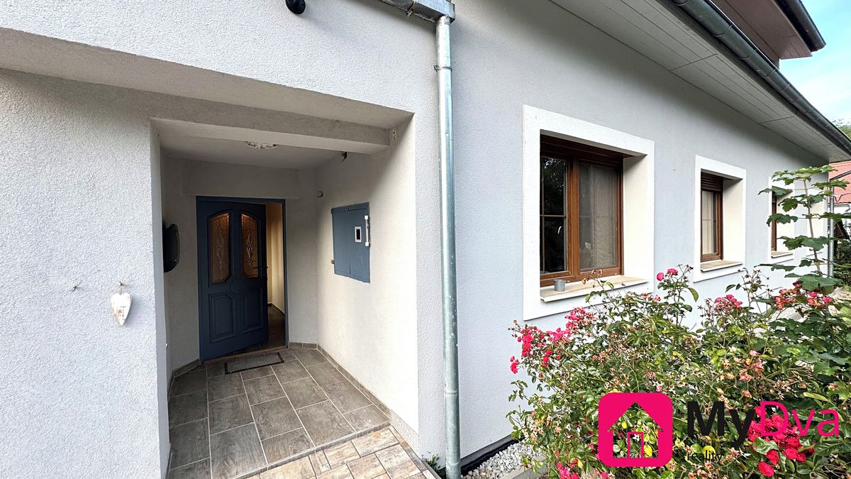 Prodej rodinného domu 208 m², pozemek 500 m² – fotografie 2