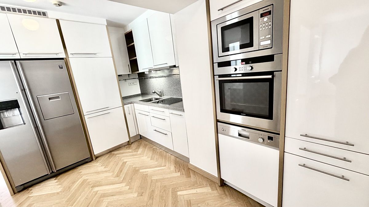 Pronájem bytu 4+kk 100 m²
