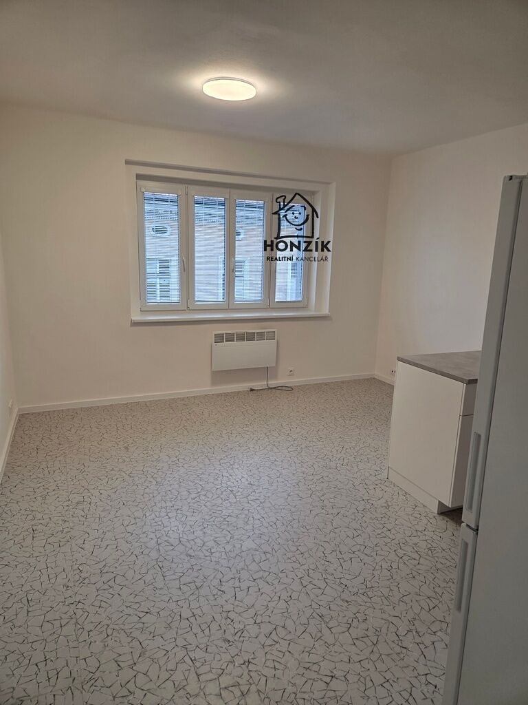 Pronájem bytu 2+kk 40 m² – fotografie 3