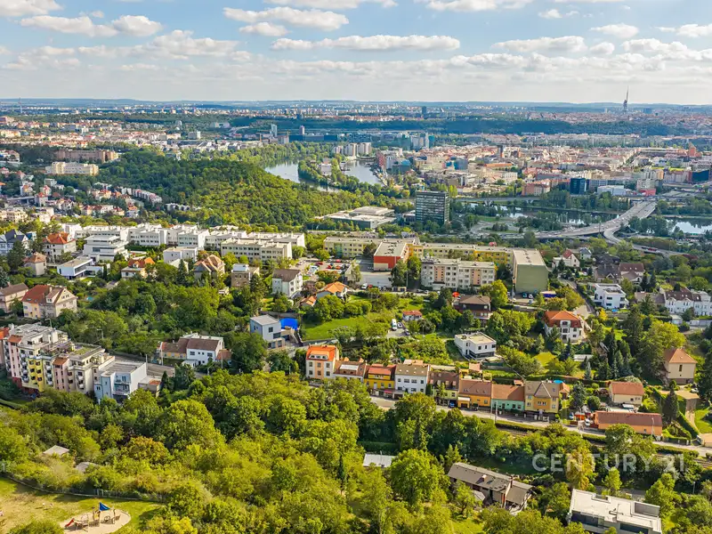 Prodej stavebního pozemku 464 m², Praha – náhled fotky 1