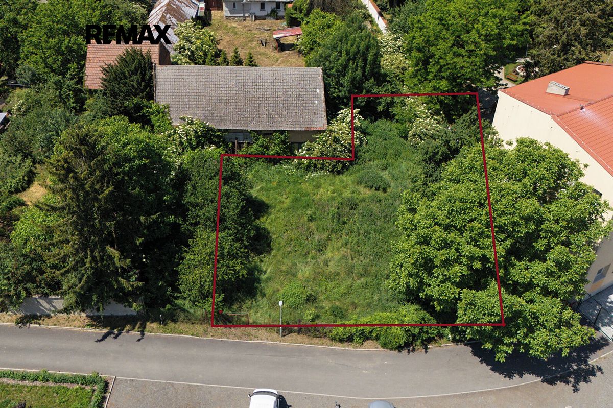Prodej stavebního pozemku 650 m² – fotografie 2