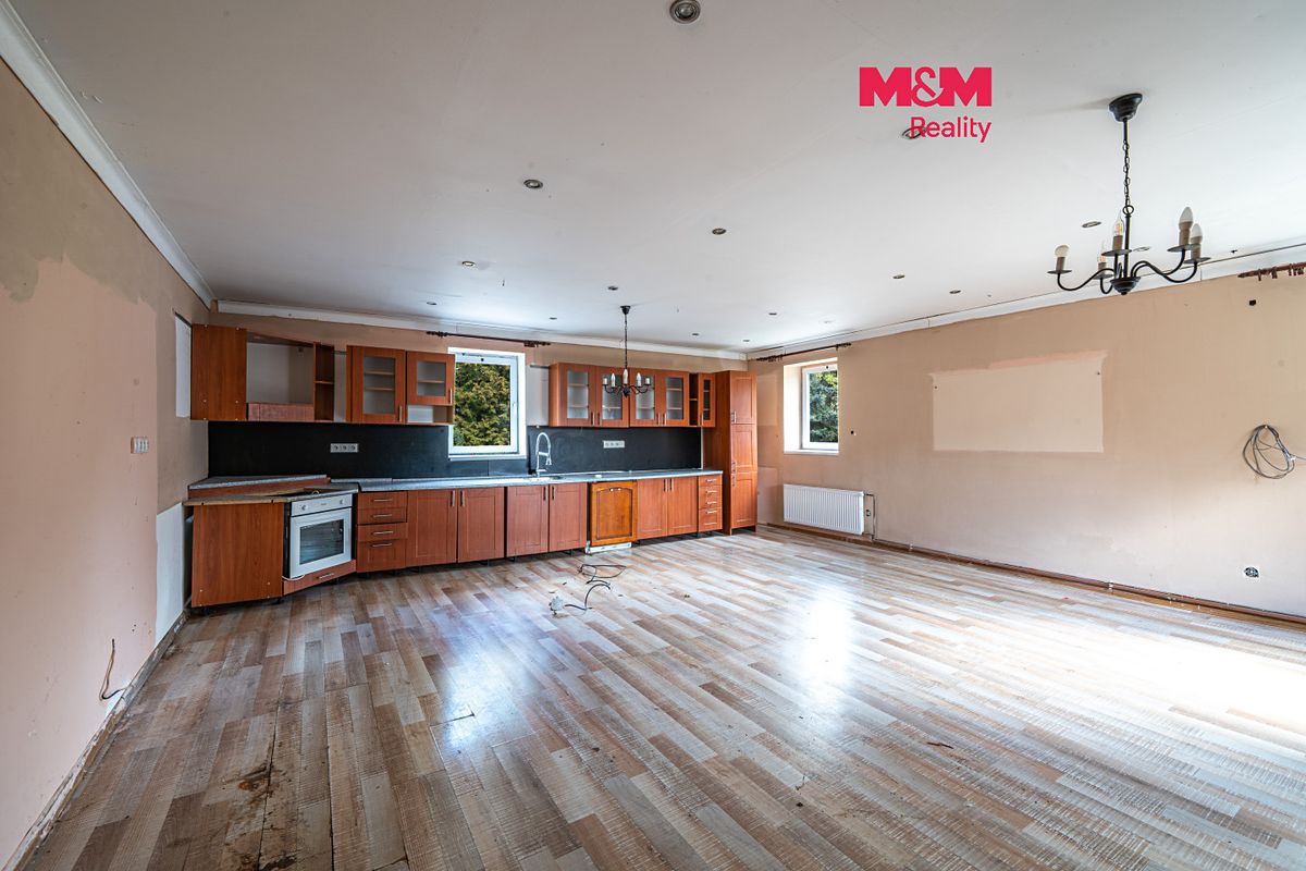 Prodej rodinného domu 280 m², pozemek 557 m²