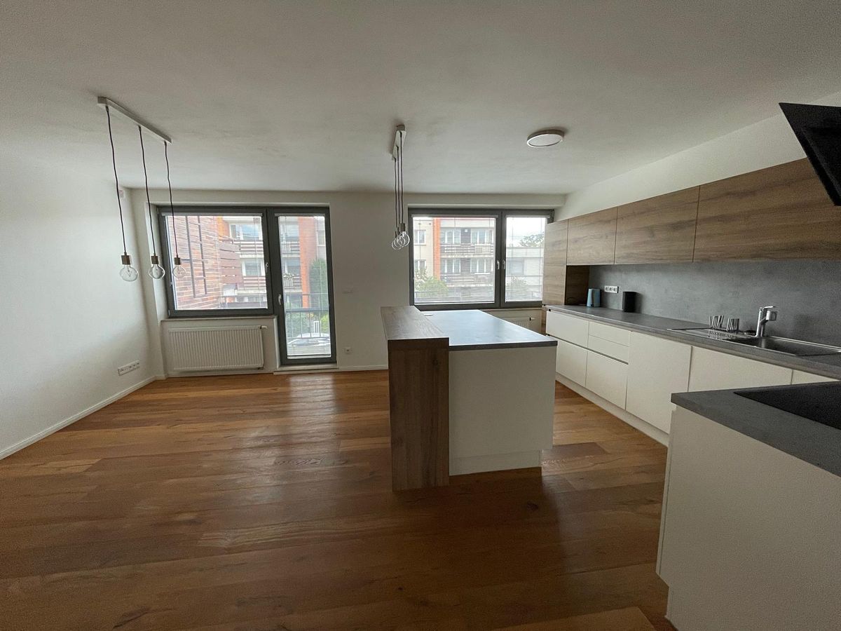 Pronájem rodinného domu 200 m², pozemek 300 m² – fotografie 4