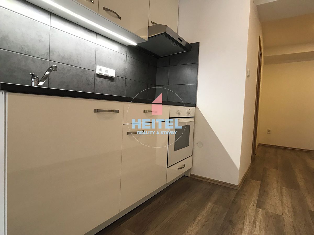 Pronájem bytu 1+kk 36 m² – fotografie 3