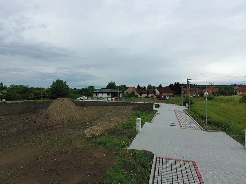Prodej stavebního pozemku 600 m², Úžice – náhled fotky 3