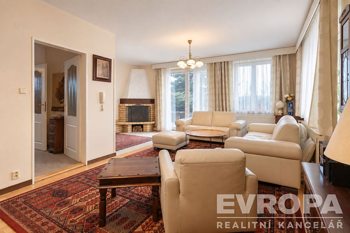 Prodej rodinného domu 342 m², pozemek 769 m² – fotografie 4