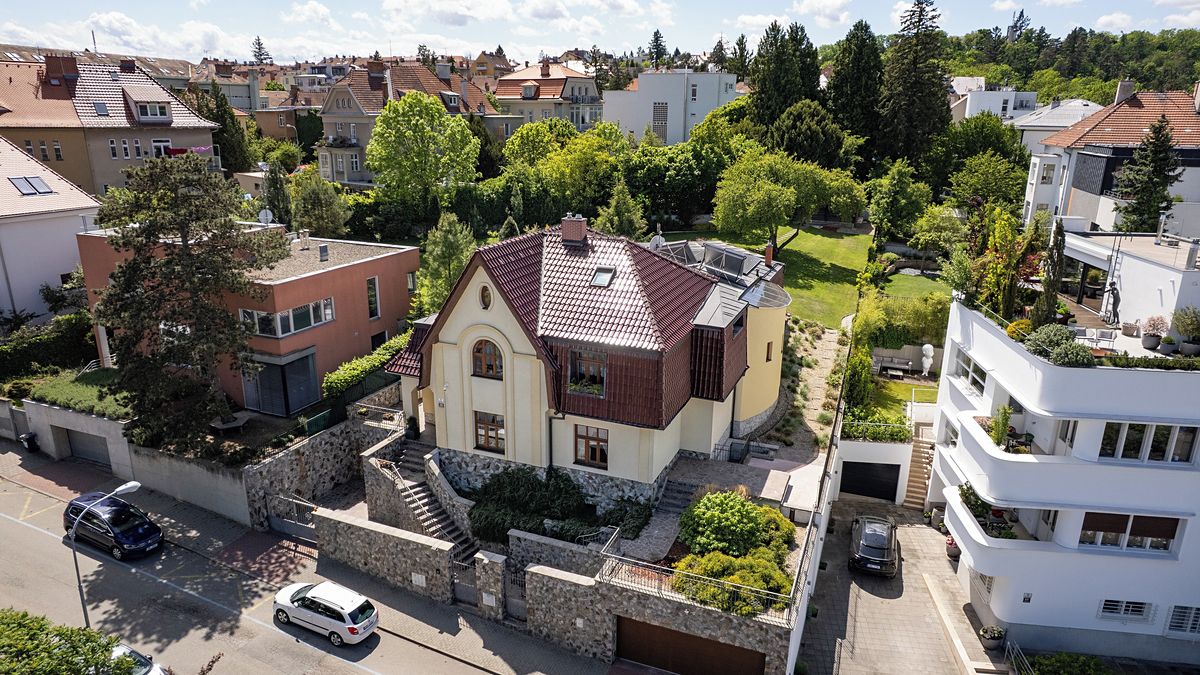 Prodej vily 713 m², pozemek 1323 m²