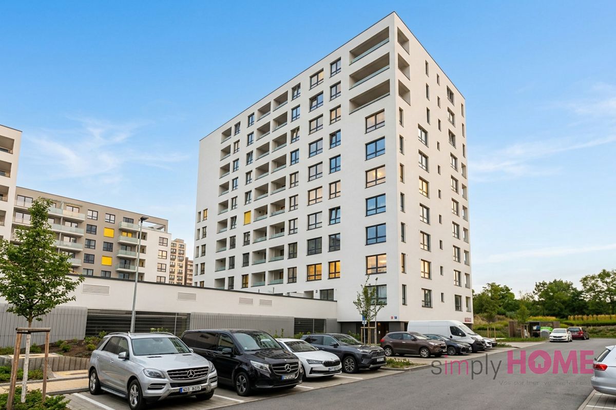Pronájem garážového stání 13 m² – fotografie 3