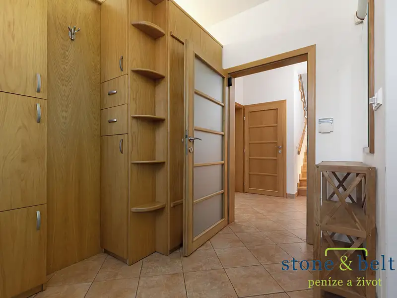 Prodej rodinného domu 140 m², pozemek 901 m², Opava – náhled fotky 3