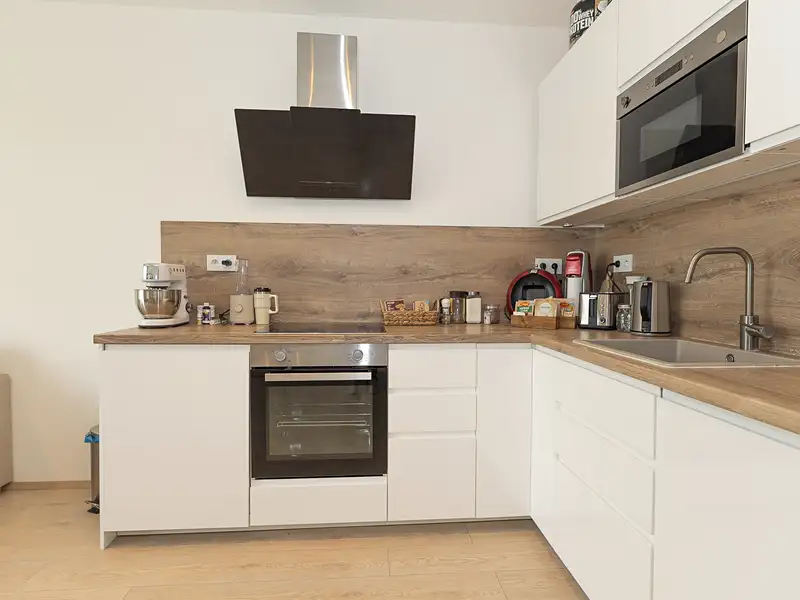 Pronájem bytu 1+kk 33 m², Praha – náhled fotky 1