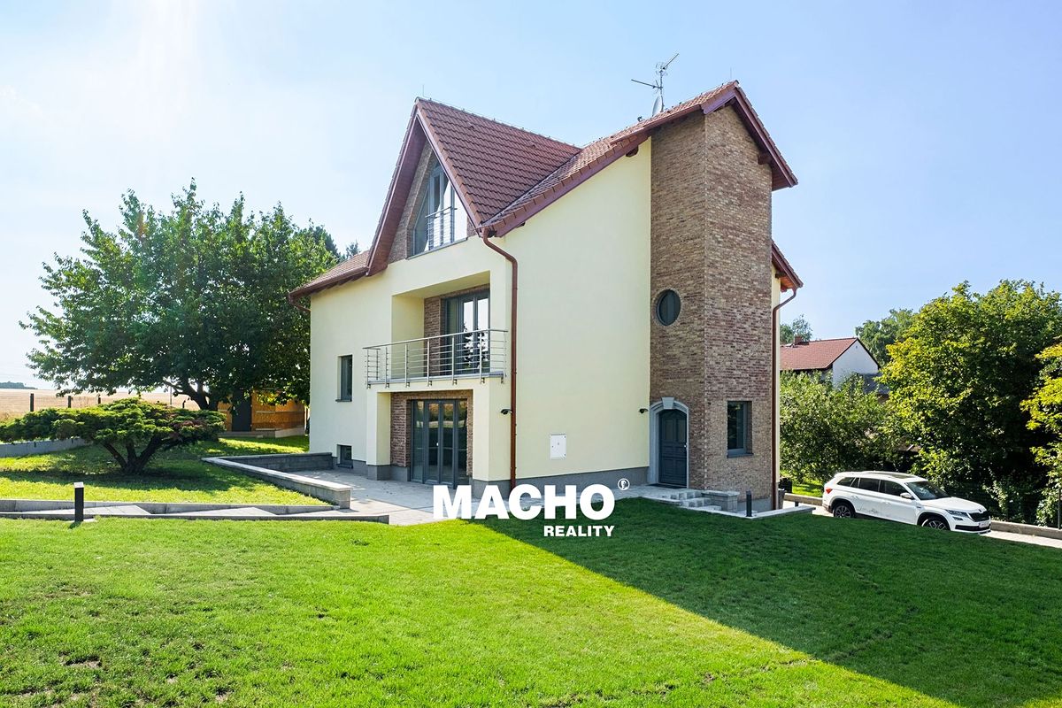 Pronájem rodinného domu 380 m², pozemek 1131 m²