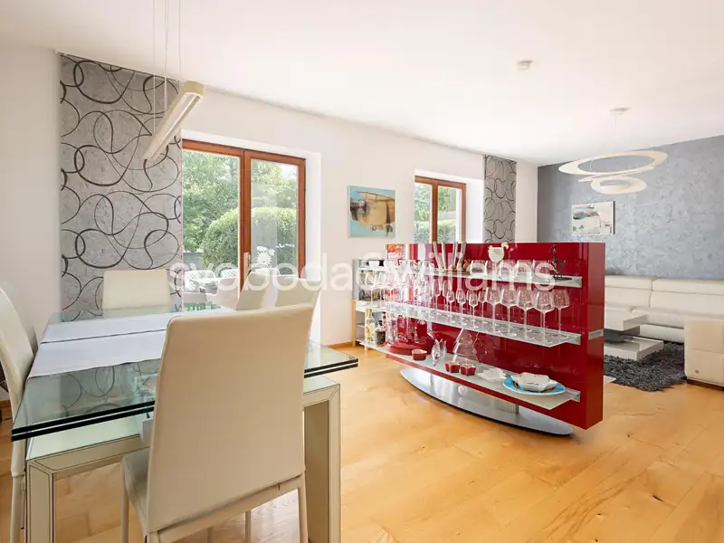 Prodej rodinného domu 300 m², pozemek 606 m², Střelice – náhled fotky 2