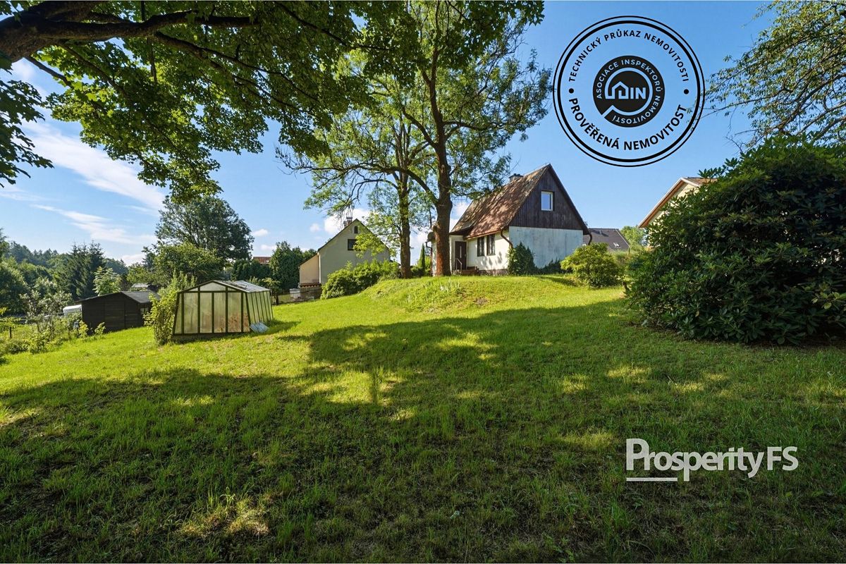 Prodej stavebního pozemku 1280 m²