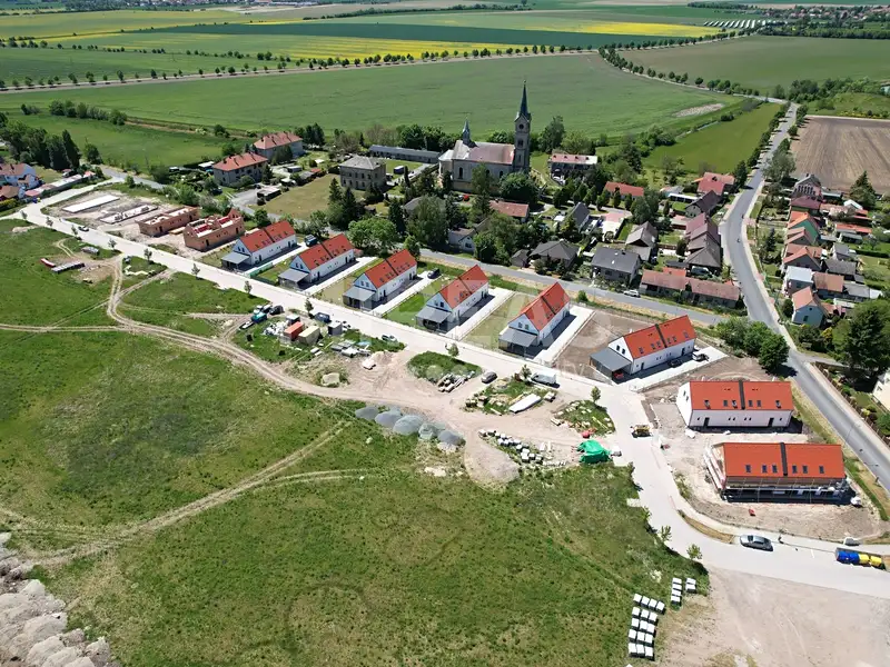Prodej rodinného domu 133 m², pozemek 440 m², Dvory – náhled fotky 1