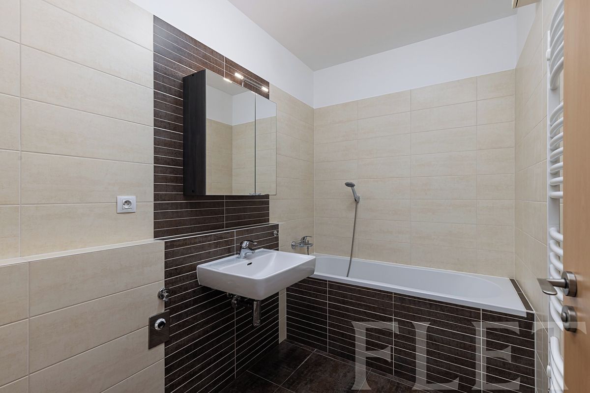 Pronájem bytu 2+kk 57 m² – fotografie 3