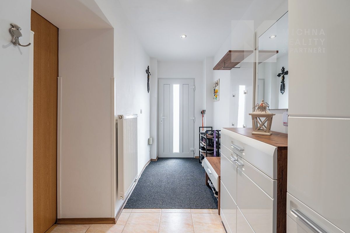 Prodej rodinného domu 190 m², pozemek 653 m² – fotografie 4