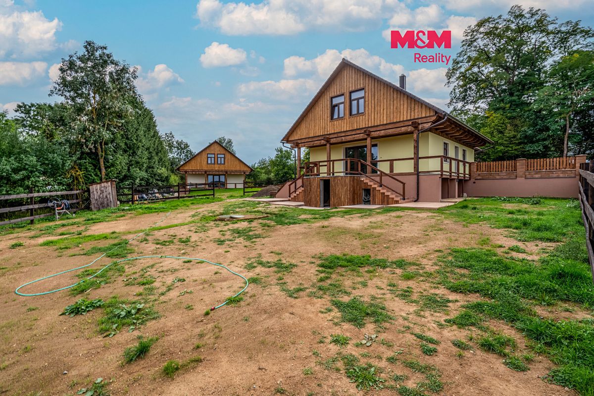 Prodej rodinného domu 221 m², pozemek 1365 m²