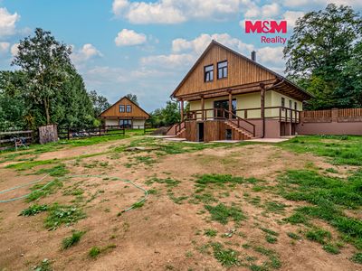 Prodej rodinného domu 221 m², pozemek 1365 m²