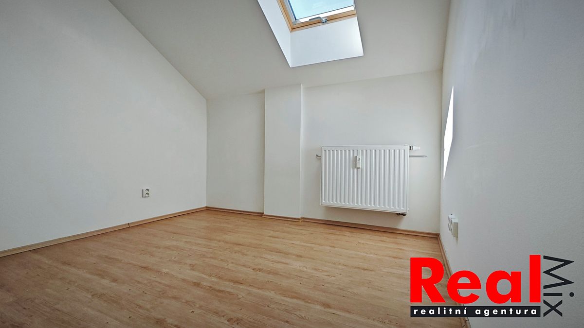 Pronájem bytu 1+kk 17 m² – fotografie 4