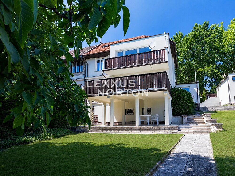 Pronájem rodinného domu 224 m², pozemek 858 m²